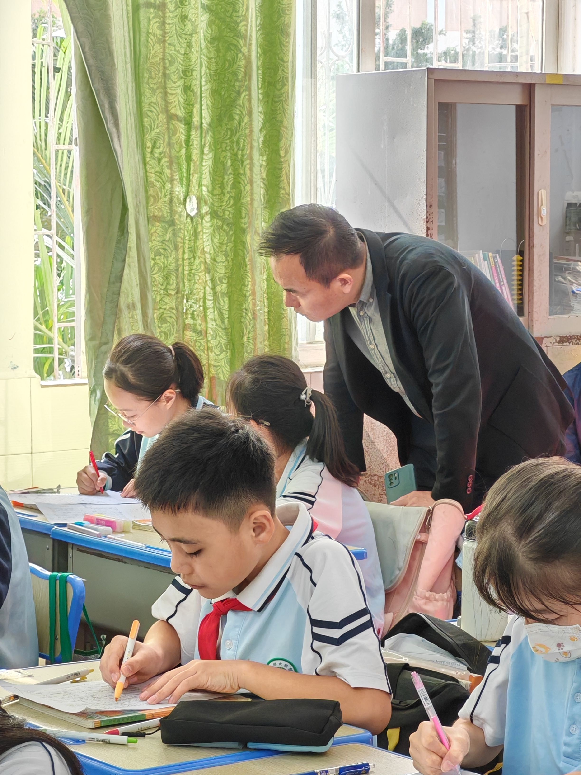 党建引领聚合力 主题教研建新功 ——海南师范大学附属小学跨学科融合教学联合教研展示