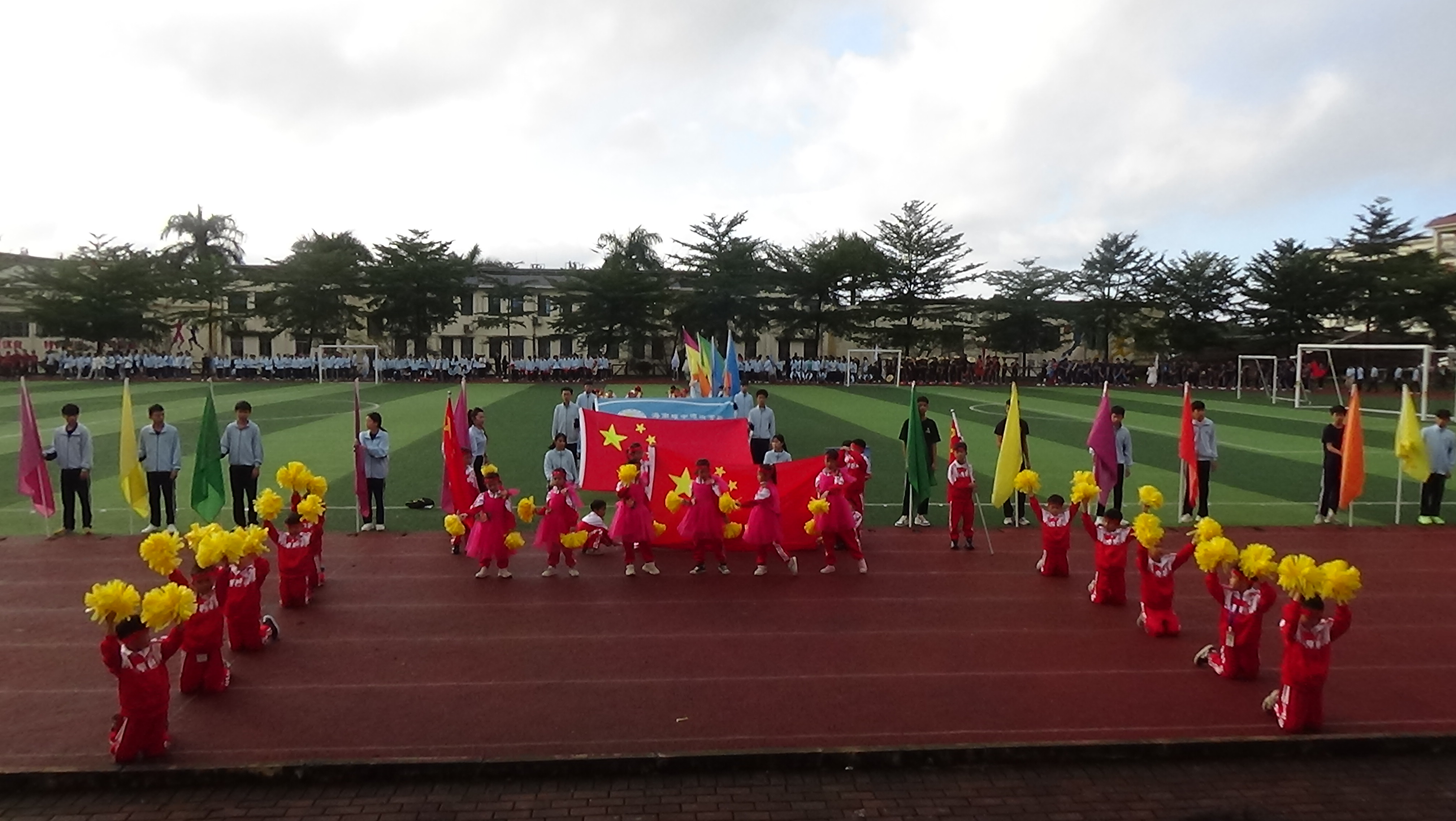 扬体育精神 展青春风采  ——海南师大琼中湾岭实验学校第五届艺体节田径校运会简讯