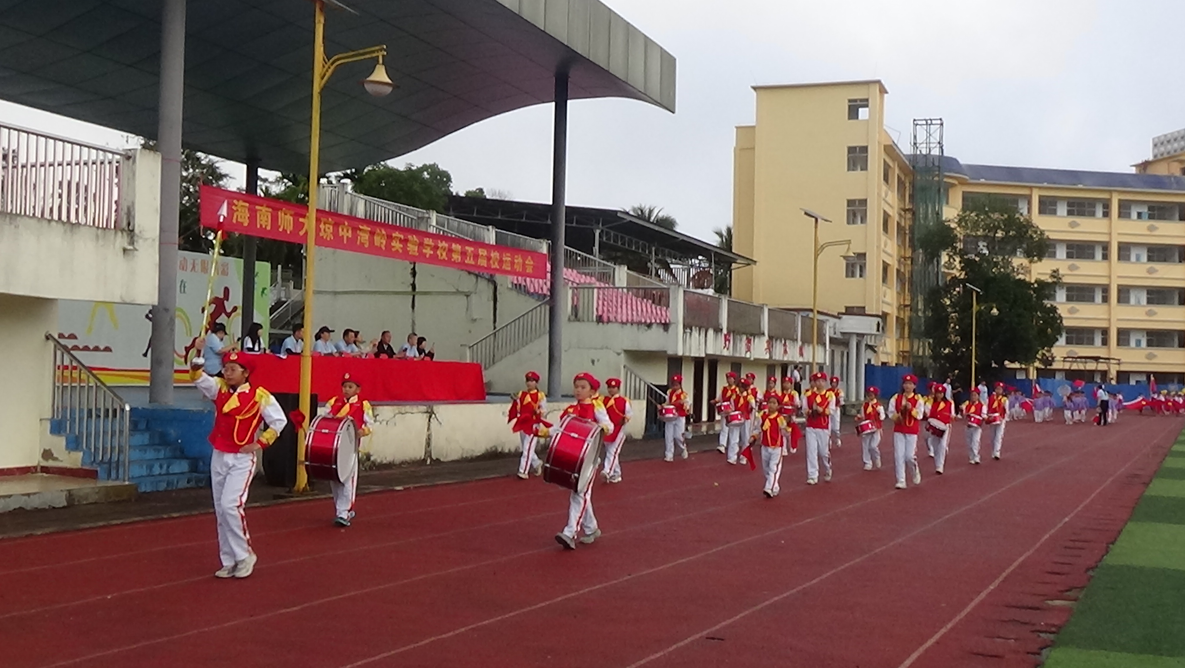 扬体育精神 展青春风采  ——海南师大琼中湾岭实验学校第五届艺体节田径校运会简讯